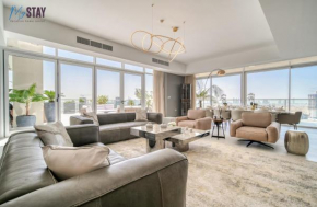 Spectacular 4BDR with Jacuzzi